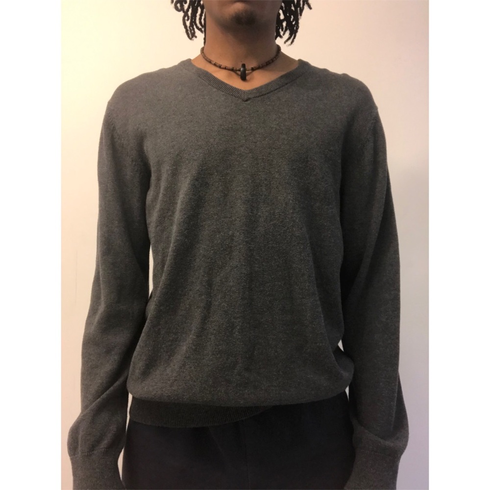 Gray v-neck sweater in Large